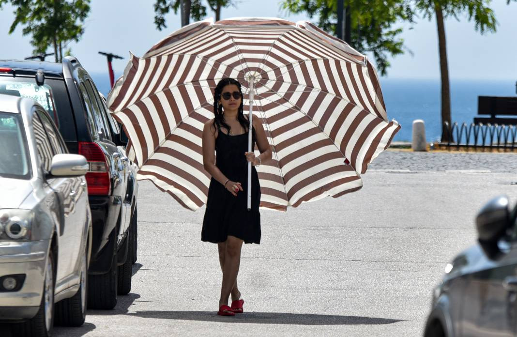 Antalya'da sıcaklık 43,7 dereceye yükseldi. Vatandaşlar sahile akın etti - Resim: 6